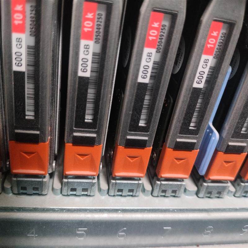 原装 EMC  005049250 600G 10K 2.5 SAS VNX5400 硬盘