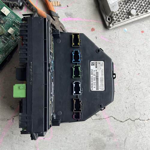 奔驰CE级W204车身电脑C200C260后SAM模块W212E260LE300保险丝盒座