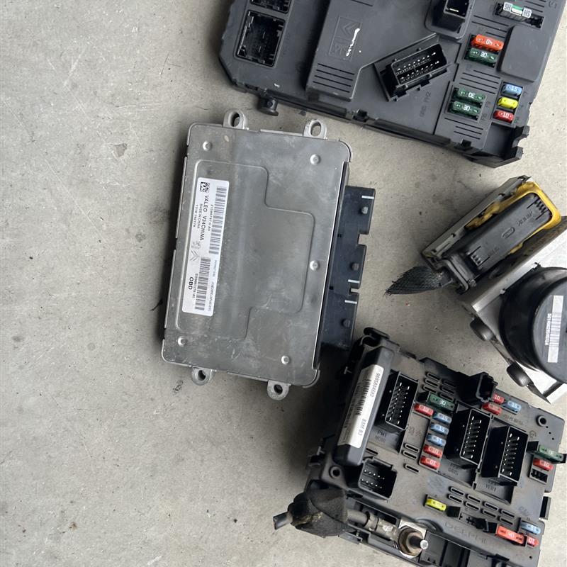 标致307 308世嘉 雪铁龙 凯旋408C2 C5 BSI 车身电脑 智能控制盒