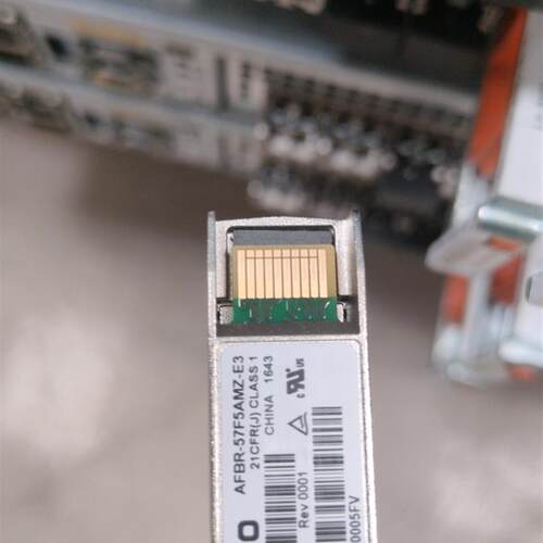 EMC 16Gb 4口 HBA 送原配4个光纤模块 303-220-300D-00