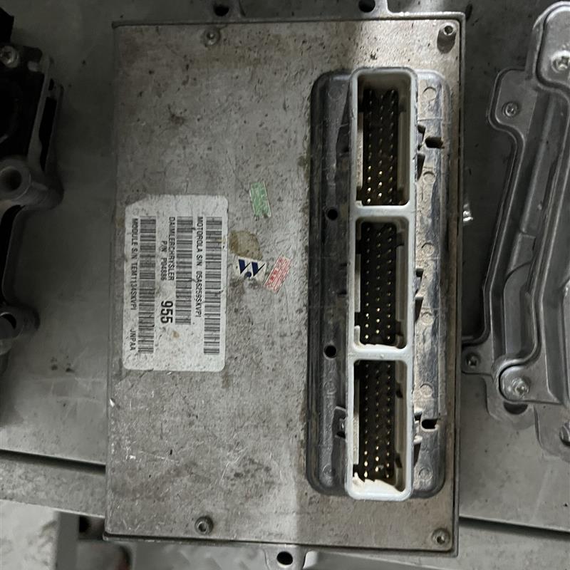 切诺基213发动机电脑 JEEP切诺基6缸213 4.0发动机电脑板