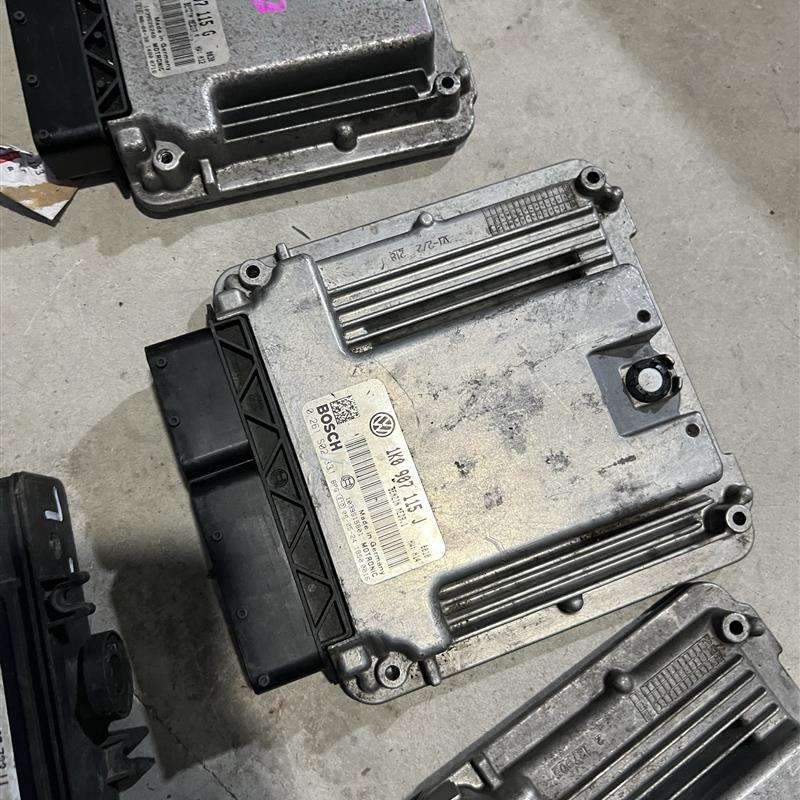 8K5 907 115Q/J/H奥迪 A4L/A6L/Q5发动机电脑8K5 907 115Q/J/H