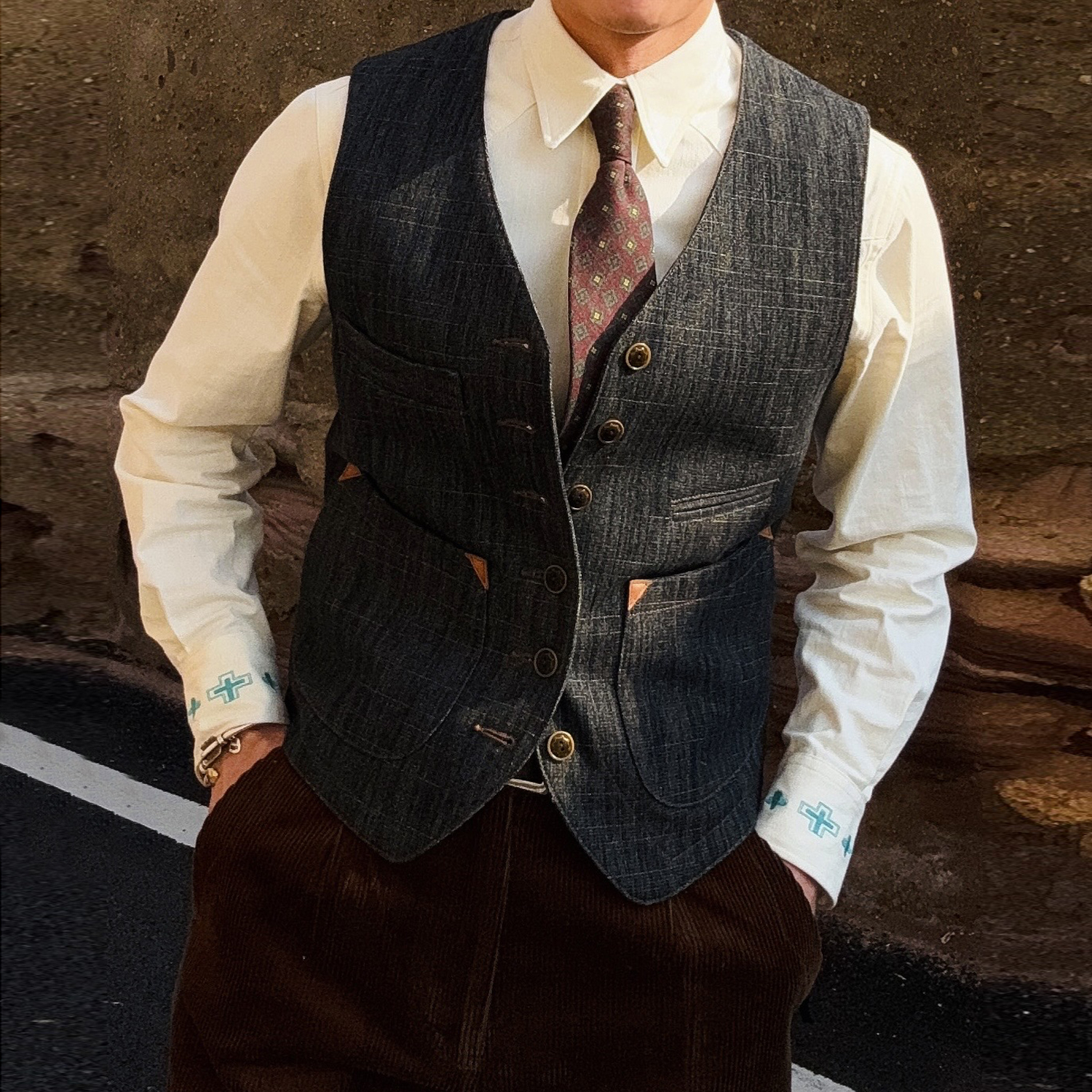 美式西部多口袋V领工装牛仔马甲竹节纹原牛水洗做旧复古绅士马夹