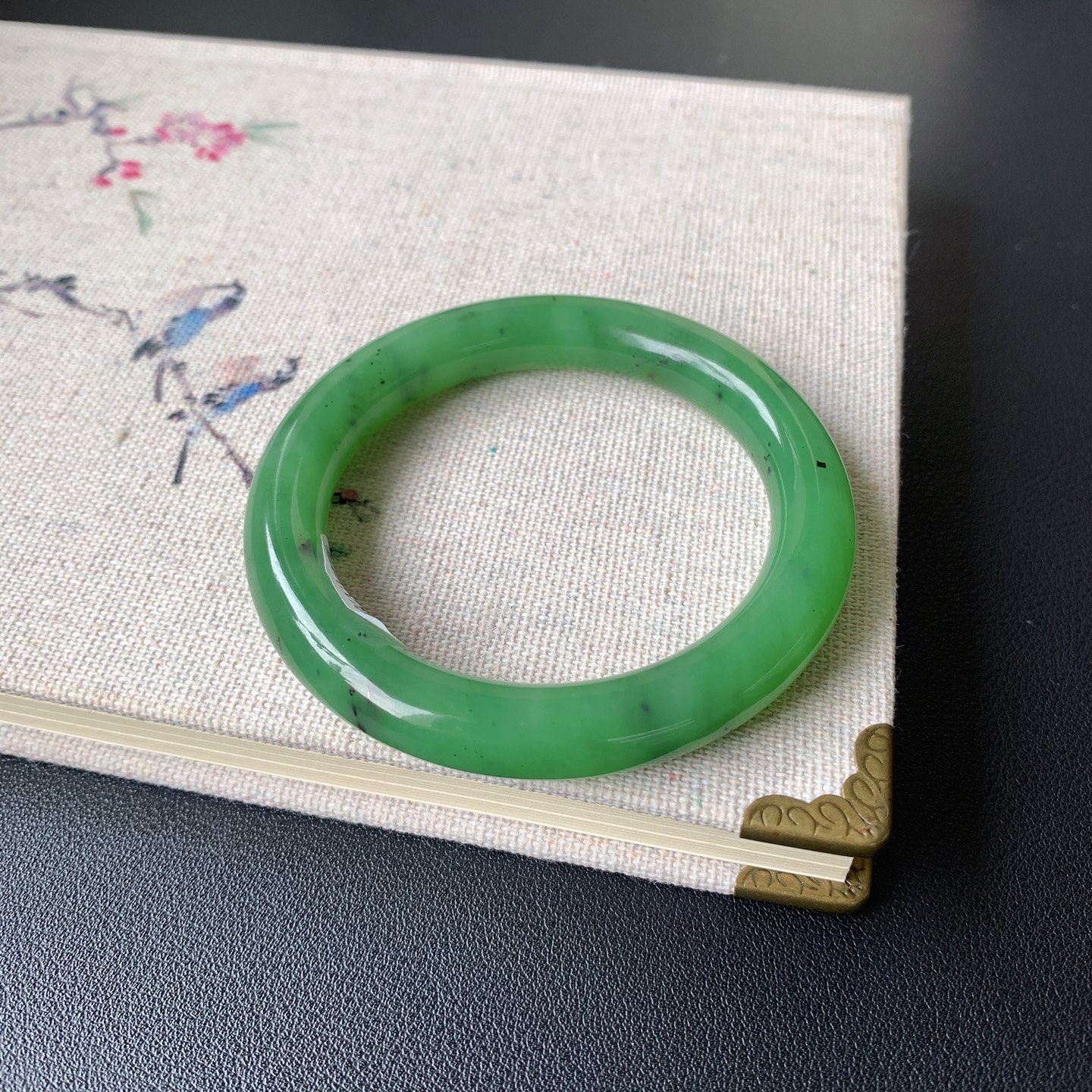 天然新疆和田玉碧玉乌兰海手镯圆条女款精品玉石