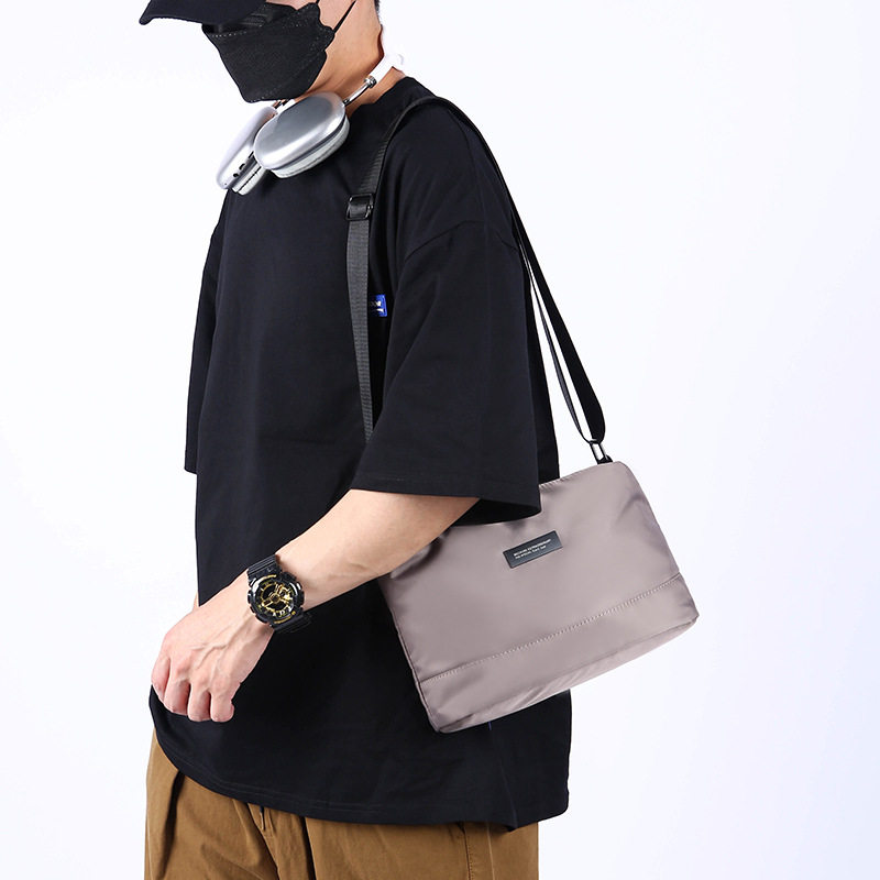 户外出行短途旅游男单肩斜挎包适用于放9.7 10寸ipad平板电脑背包