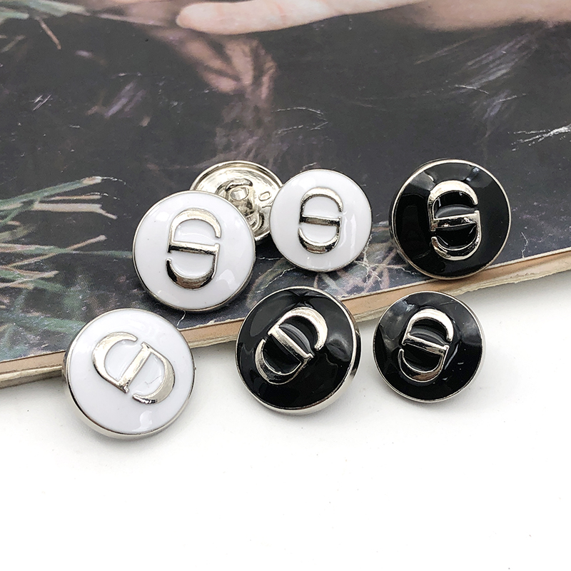 金属纽扣针织开衫毛衣外套白色