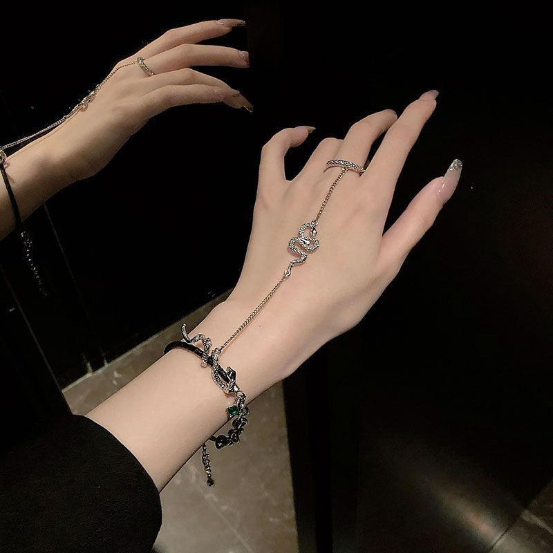 蛇形手链戒指一体女生个性嘻哈手镯暗黑风ins小众设计感高级链条