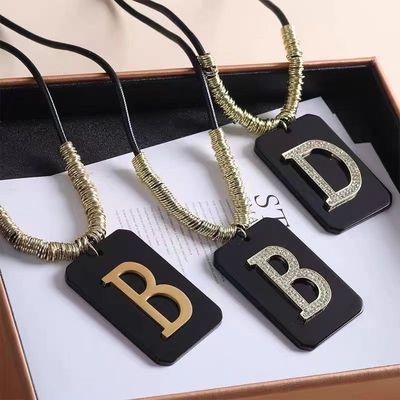 快手同款方牌项链女小众设B计字母毛衣链简约百搭服装配饰品长款