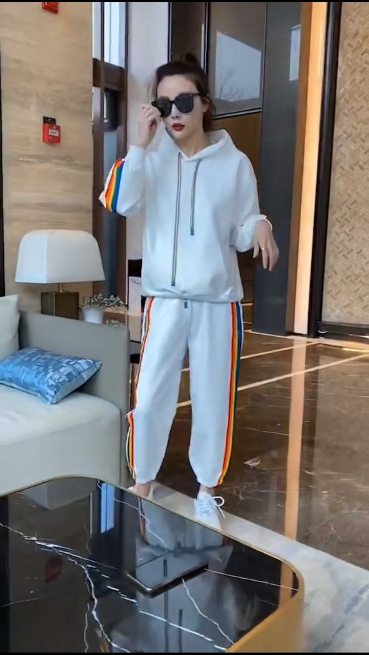 欧货站2021早春新款时尚休闲彩虹色连帽卫衣小脚休闲裤运动套装女