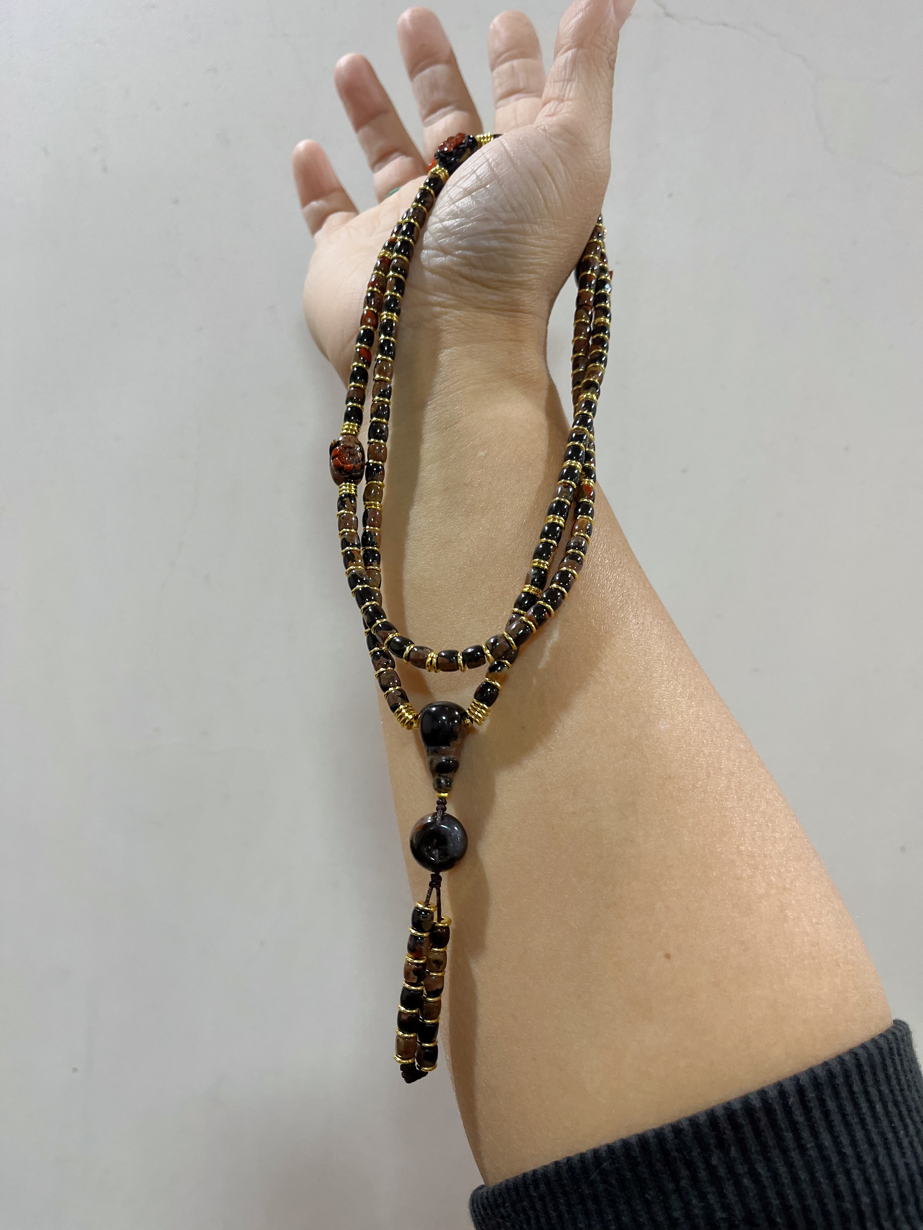 新中式国风原创设计天然南红玛瑙黑洞包浆荷花吊坠直切老型珠项链