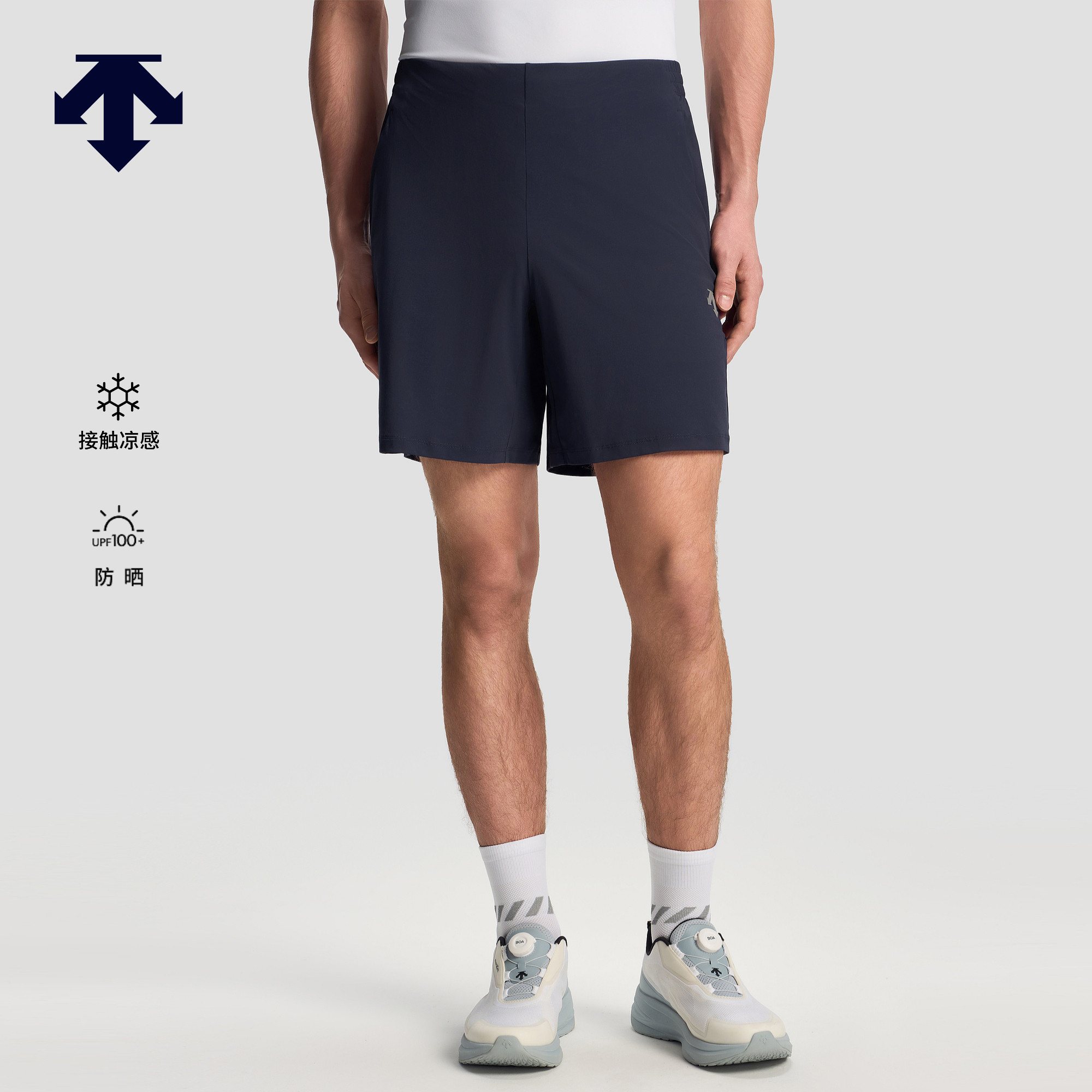DESCENTE迪桑特RUNNING系列男士TRICOT凉感UPF100+防晒针织短裤 - 实物图