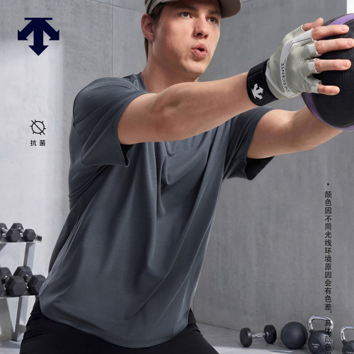 DESCENTE迪桑特TRAINING系列男士抗菌宽松短袖T恤针织衫