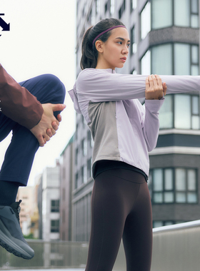 DESCENTE迪桑特WOMEN’S RUNNING轻量保暖防泼水F360女士梭织上衣