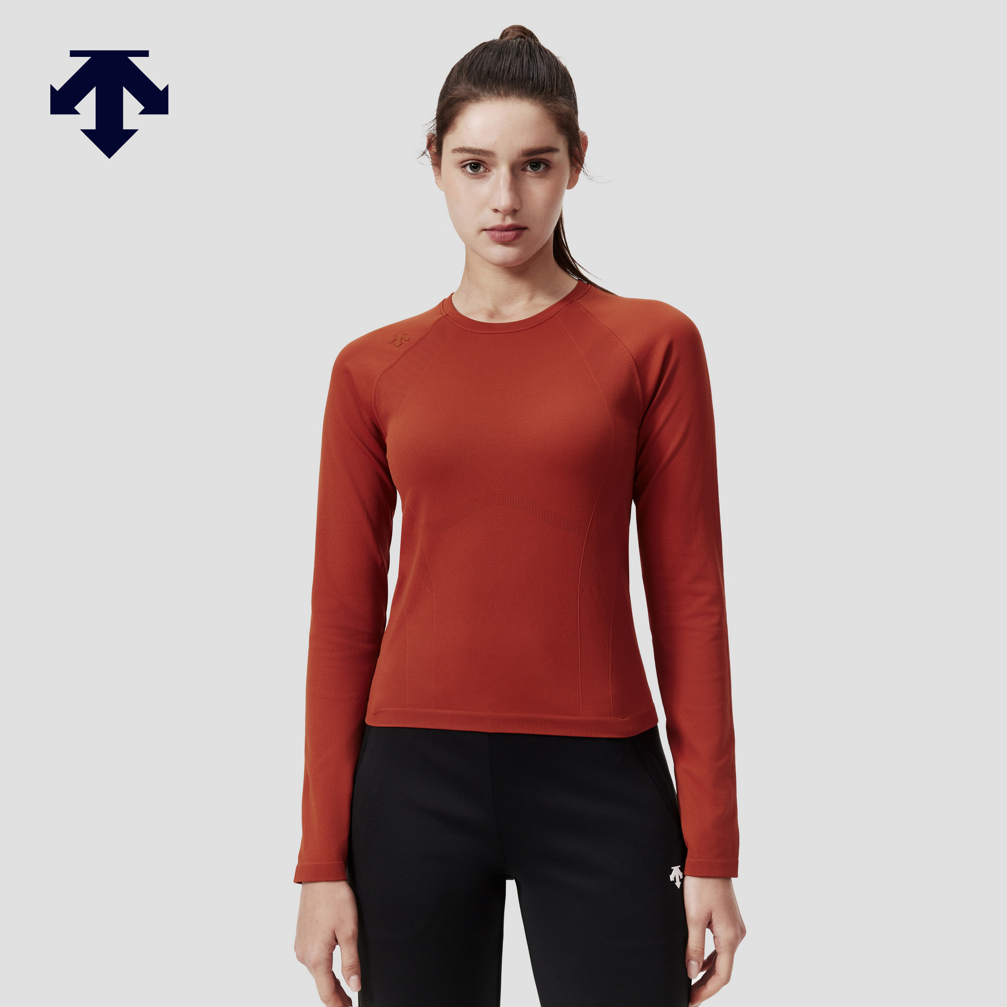 DESCENTE迪桑特WOMEN’S TRAINING系列女士圆领修身长袖针织衫,运动服/休闲服装,运动卫衣/套头衫,淘宝优惠券,粉丝福利购,淘宝优惠卷