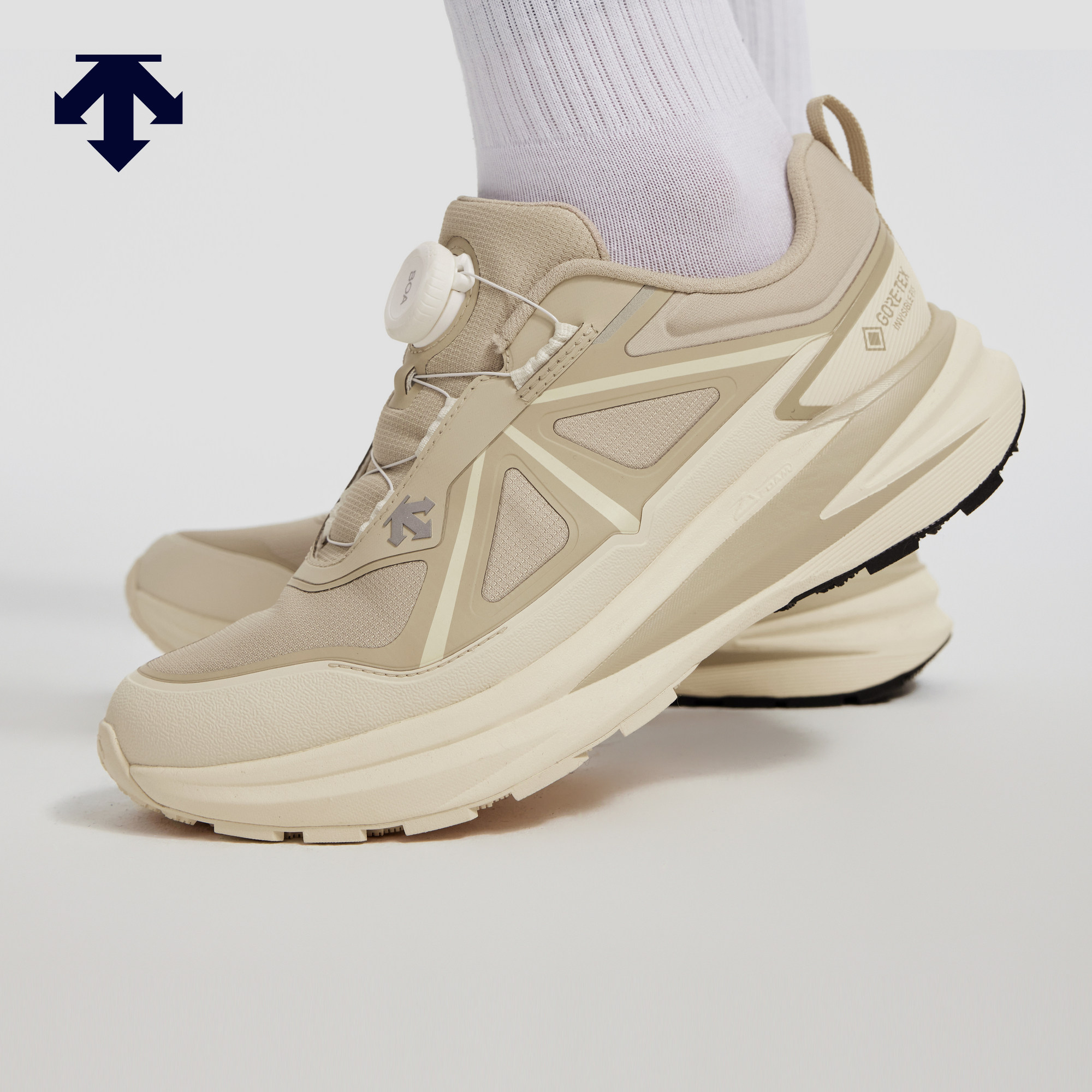 DESCENTE迪桑特运动健身男女款GORE-TEX缓震BOA跑鞋