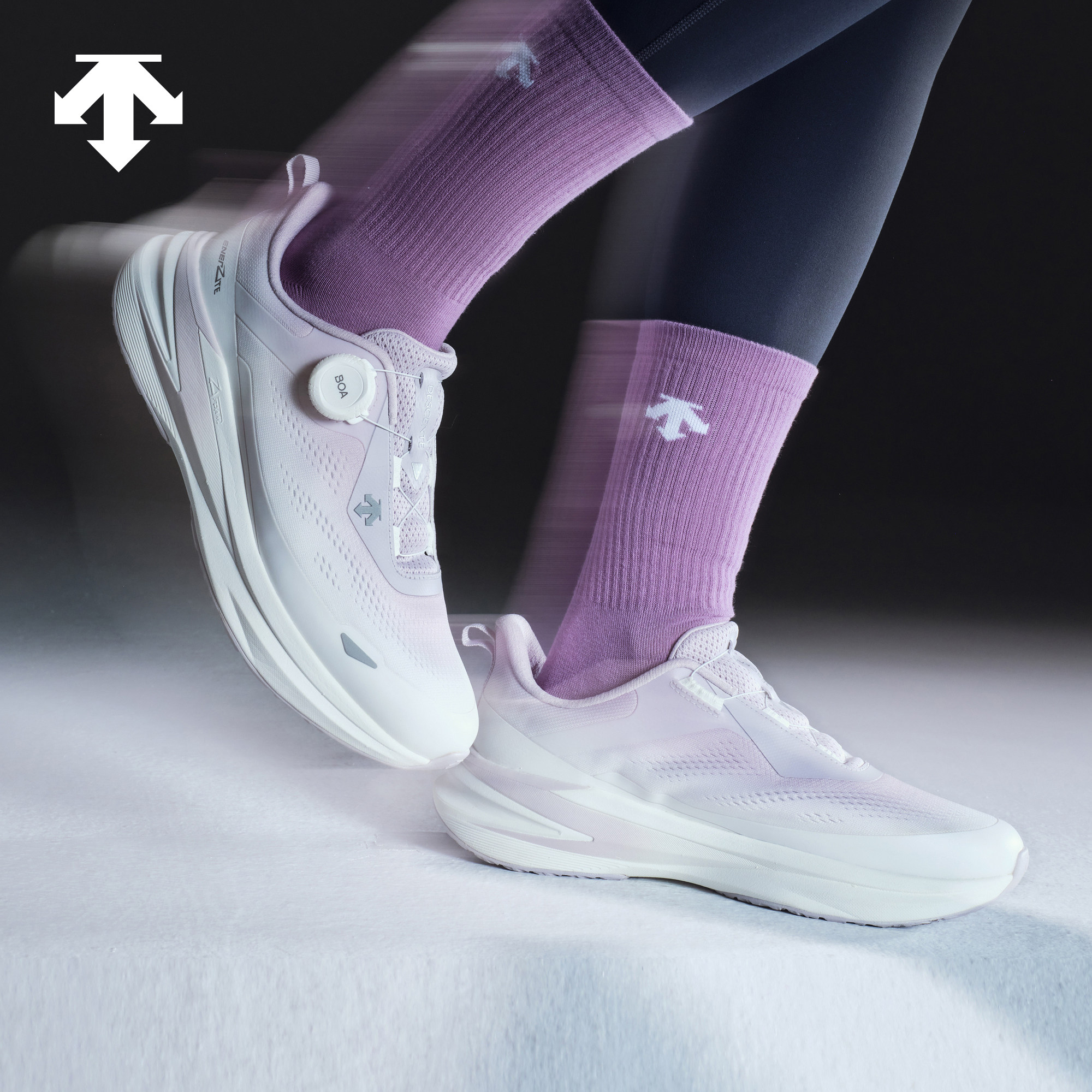 DESCENTE迪桑特LAVITATE男女款Z-FOAM中底网面透气缓震回弹跑鞋