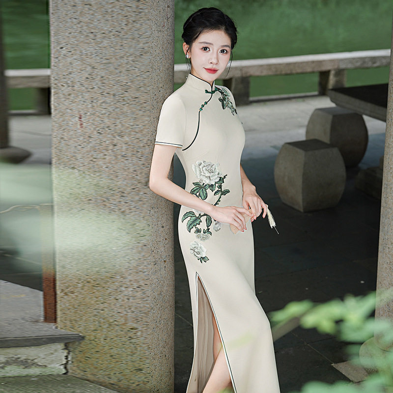 2026新款走秀旗袍旗袍走秀演出服短袖显瘦礼仪形体表演服绿意盎然
