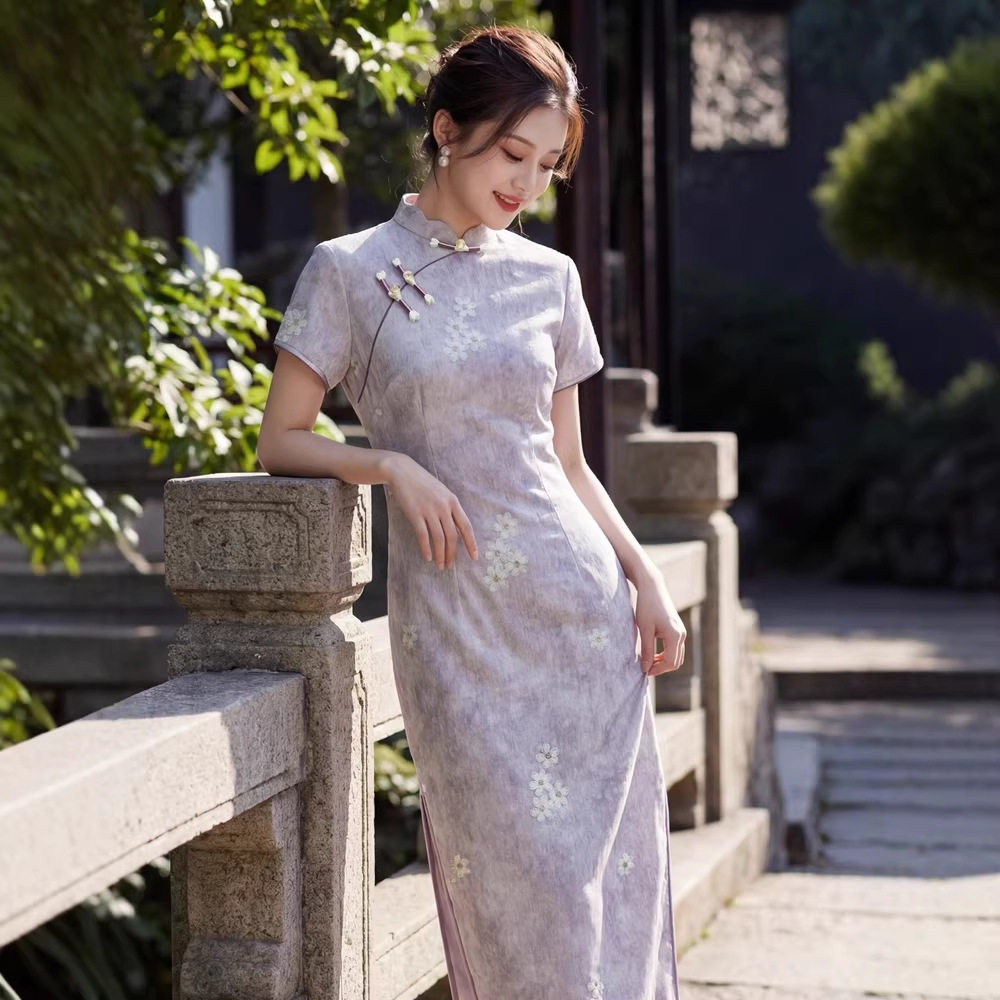 2026新款贝之韵紫花改良绣花长款旗袍女春短袖年轻款上班穿高