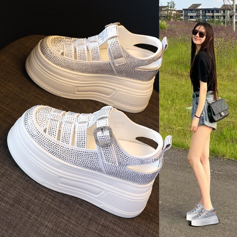 2026新款HC55厚底内增高时尚水钻一字扣带凉鞋女夏季松糕小白