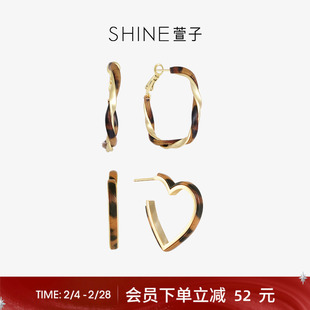 [会员立减]SHINE萱子饰品都市时髦豹纹耳圈复古百搭爱心耳环