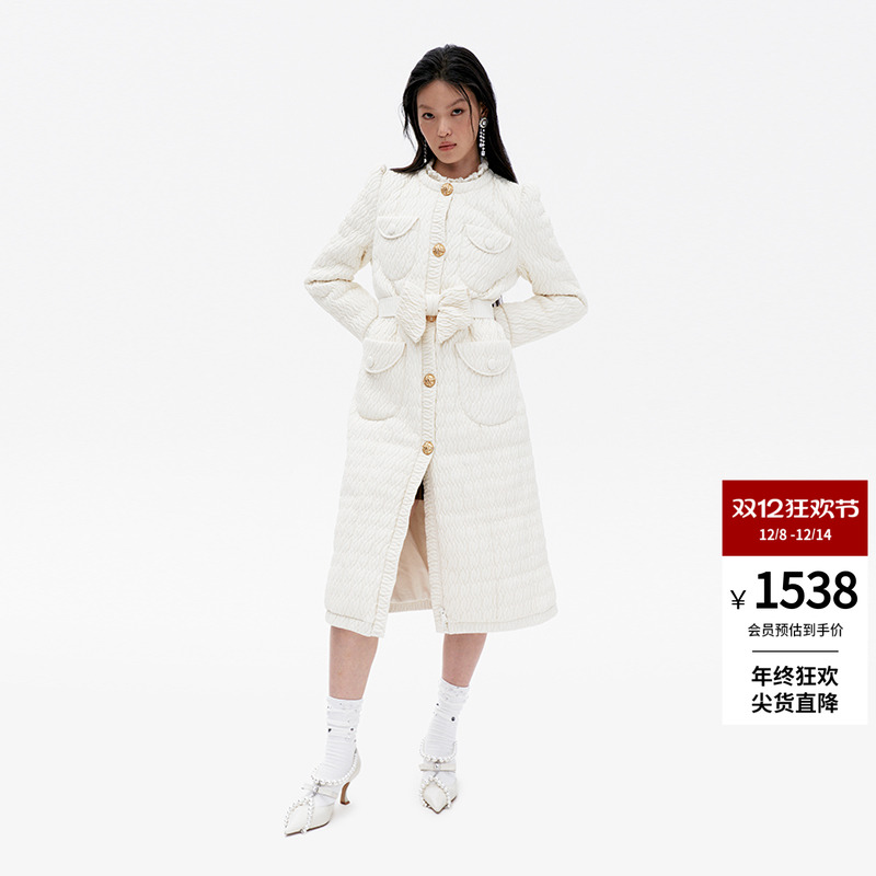LEFAME米白金扣蝴蝶结羽绒服