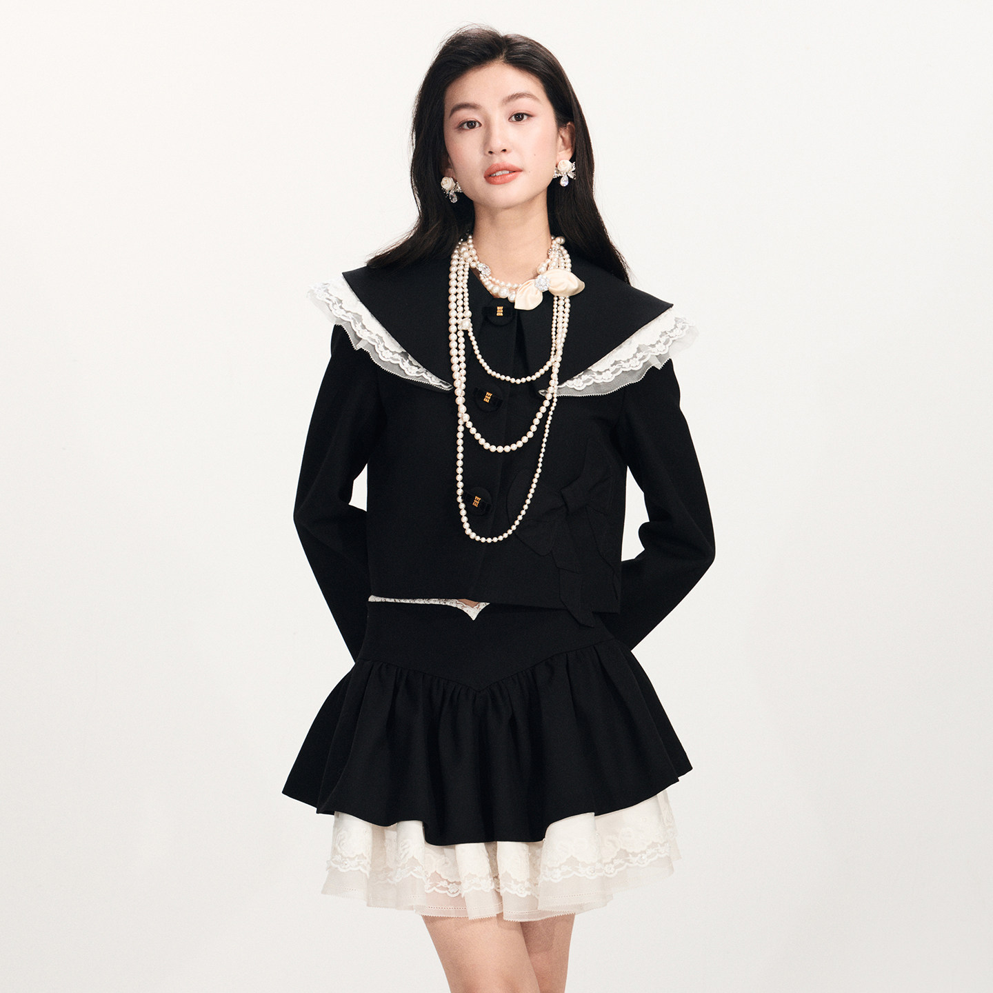 lefame拉飞姆2026早春新品时尚洛可可翻领绣花边羊毛短外套上衣