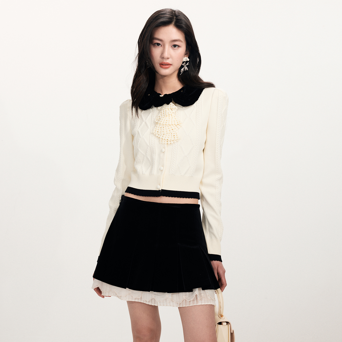 lefame拉飞姆2026早春新品时尚丝绒娃娃领蝴蝶结撞色针织外套上衣