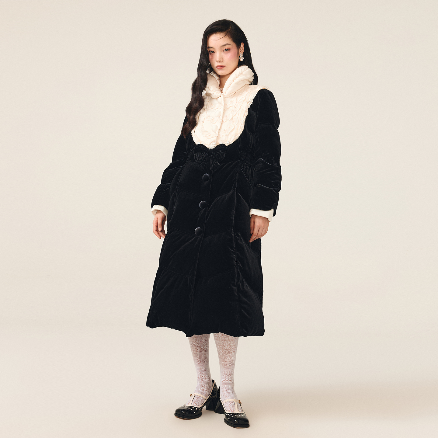 lefame拉飞姆2025冬季新款时尚赫本风复古优雅裱花丝绒长款羽绒服