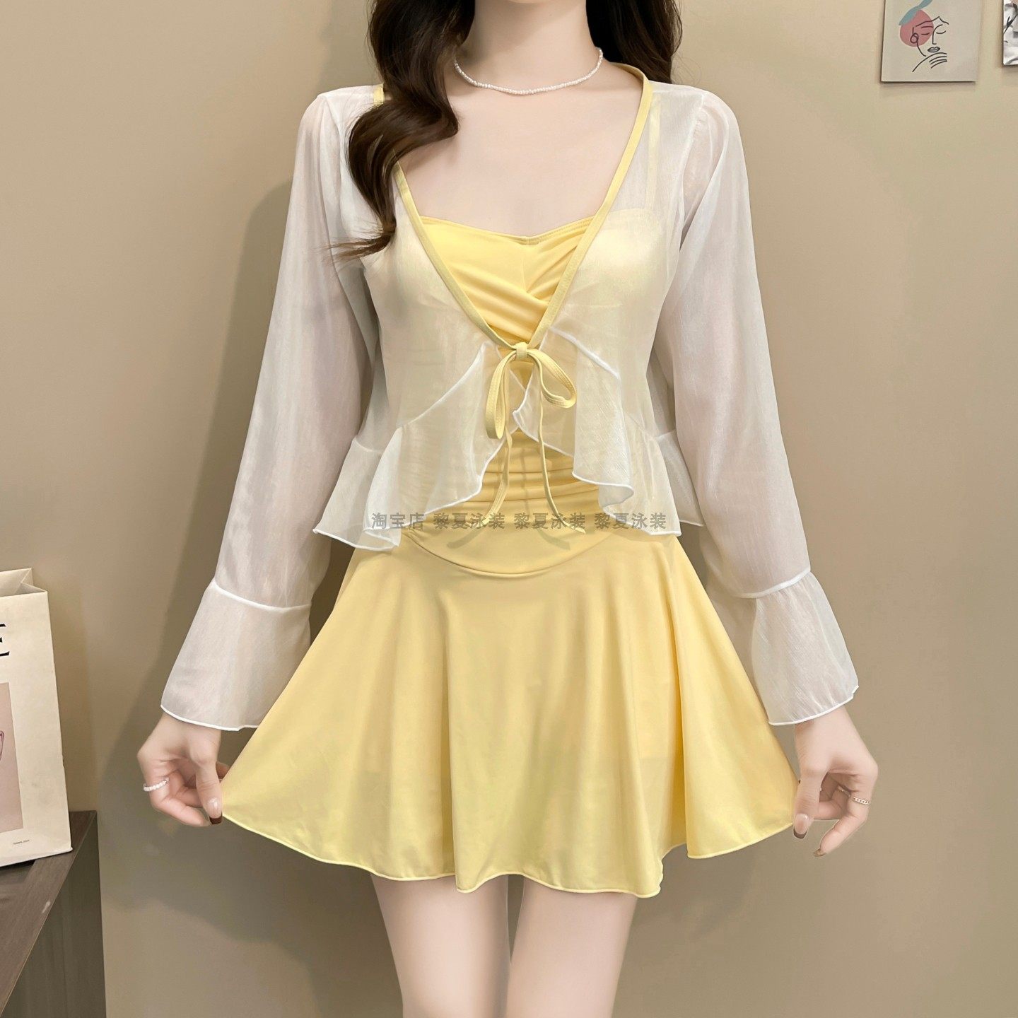 绝美泳衣女士2026新款连体长袖带钢托带罩衫保守遮肉高级感泡温泉