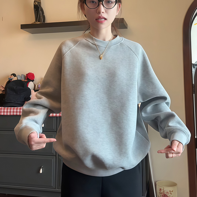 气质韩版显瘦减龄穿搭圆领