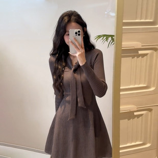 法式气质针织连衣裙子女秋冬季2026新款高级感小个子收腰a字短裙