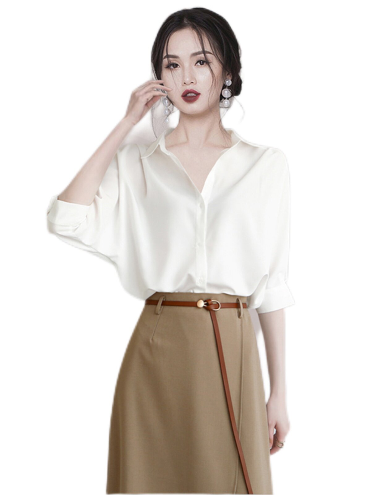THE KOREAN VERSION OF THE INTERNET CELEBRITY INS SUIT IS WORN A WHITE SHIRT A SMALL SENSE OF DESIGN WHICH IS THIN AND LOOSE AND THE FIVE-QUARTER SLEEVE ANTI-WRINKLE TOP