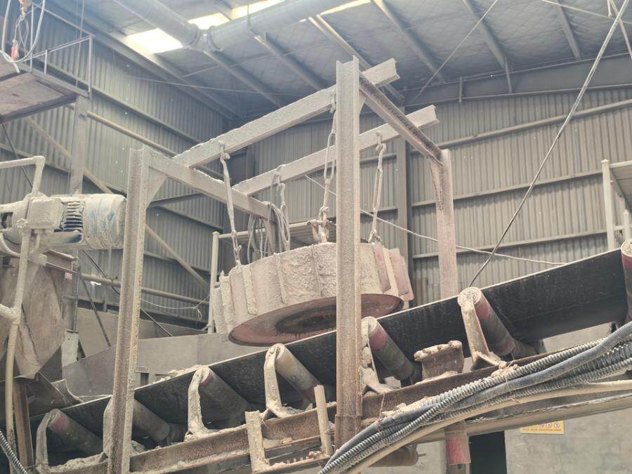 3月16日九江德安县小溪山砂石加工厂主轴冲破机一套、行吊一台、永磁机一台、电磁机一台、压滤机一台、传输架（含传输带）20米网络拍卖公告