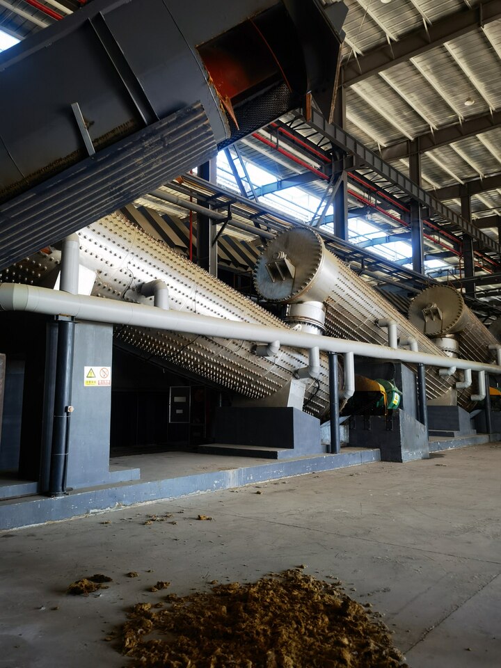 4月5日六安市新材料公司房屋建筑物及构筑物、土地使用权、机械设备、工程车辆园林绿化等各项资产网络拍卖公告