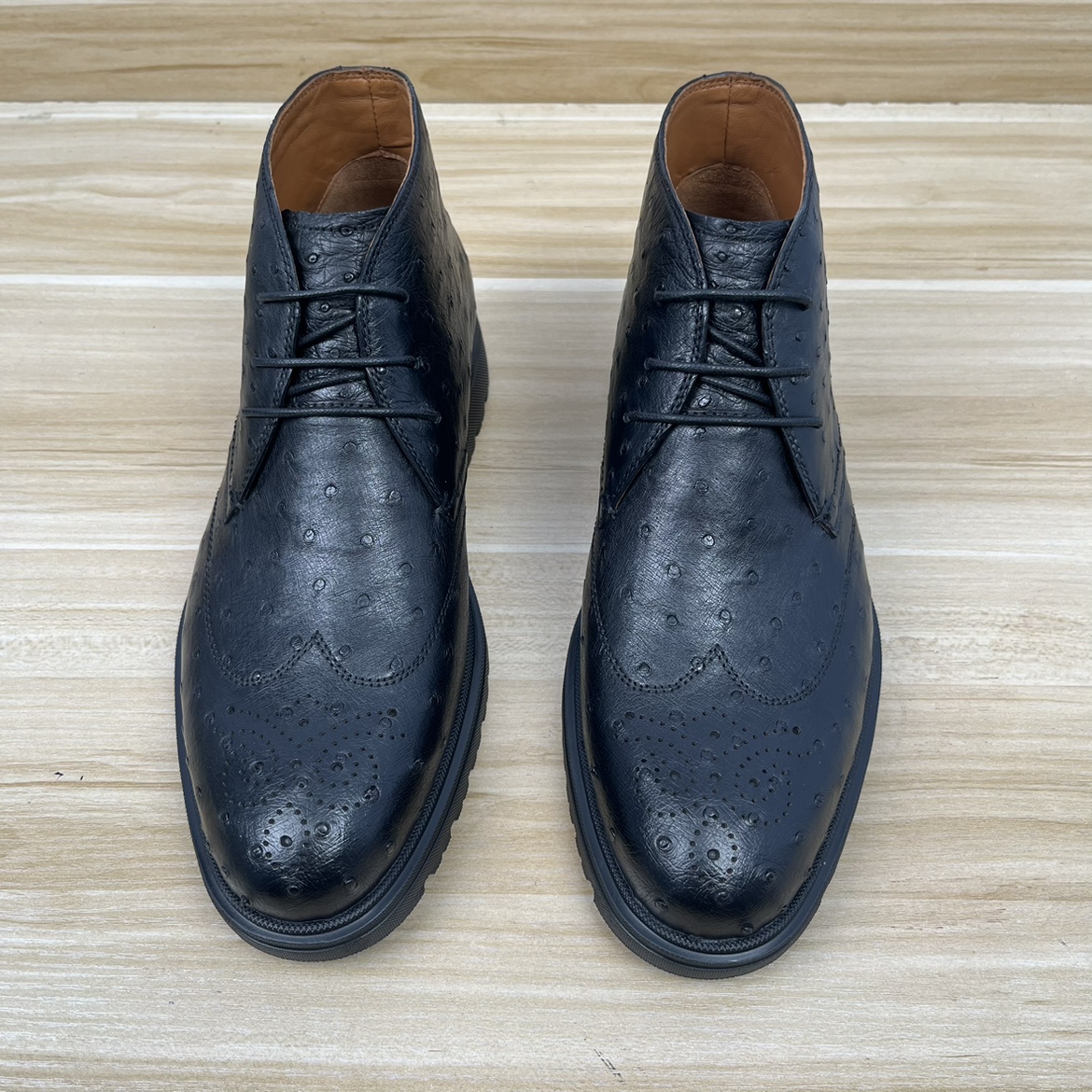 马丁靴男英伦风鸵鸟皮商务正装皮鞋男士高帮布洛克雕花切尔西皮靴