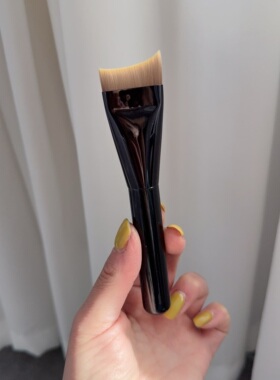 月牙形粉底刷扁头无痕化妆刷