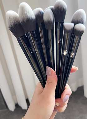KVD化妆刷 40双面坡型遮瑕刷鼻影刷双面坡型专业粉底刷