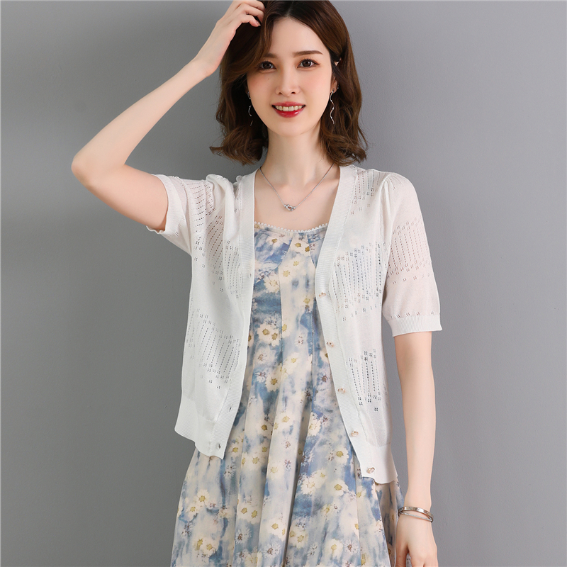 白色冰丝配裙子防晒外搭开衫女薄款2025夏季镂空坎肩针织衫小披肩