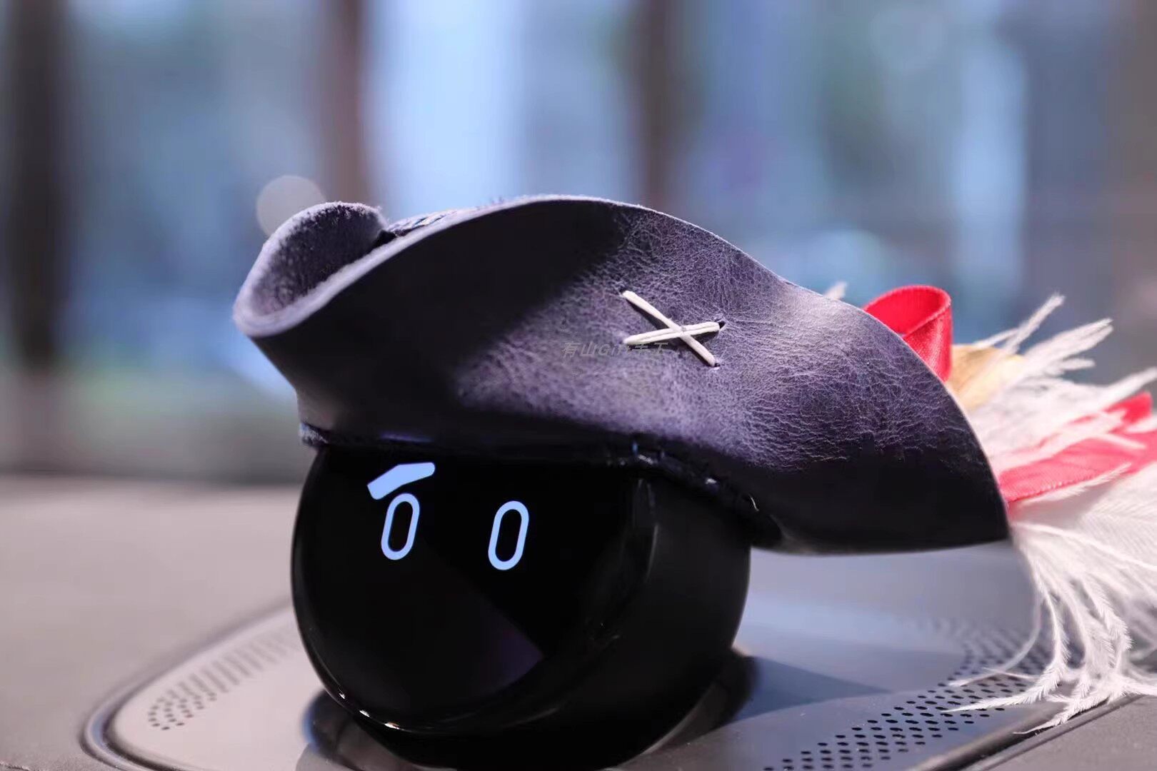 蔚来汽车nomi牛皮帽子新版原创羽毛海盗三角帽手工皮具定制车内饰