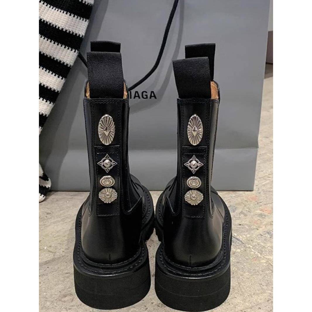 香港mona同款真皮加绒马丁靴女厚底切尔西靴英伦风中筒徽章扣女靴