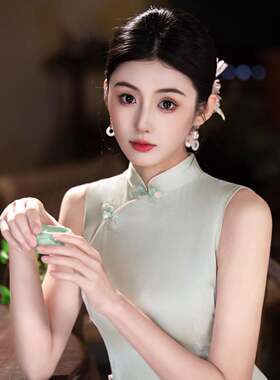 新中式国风浅绿色无袖旗袍女夏季2026年新款改良年轻款素雅连衣裙