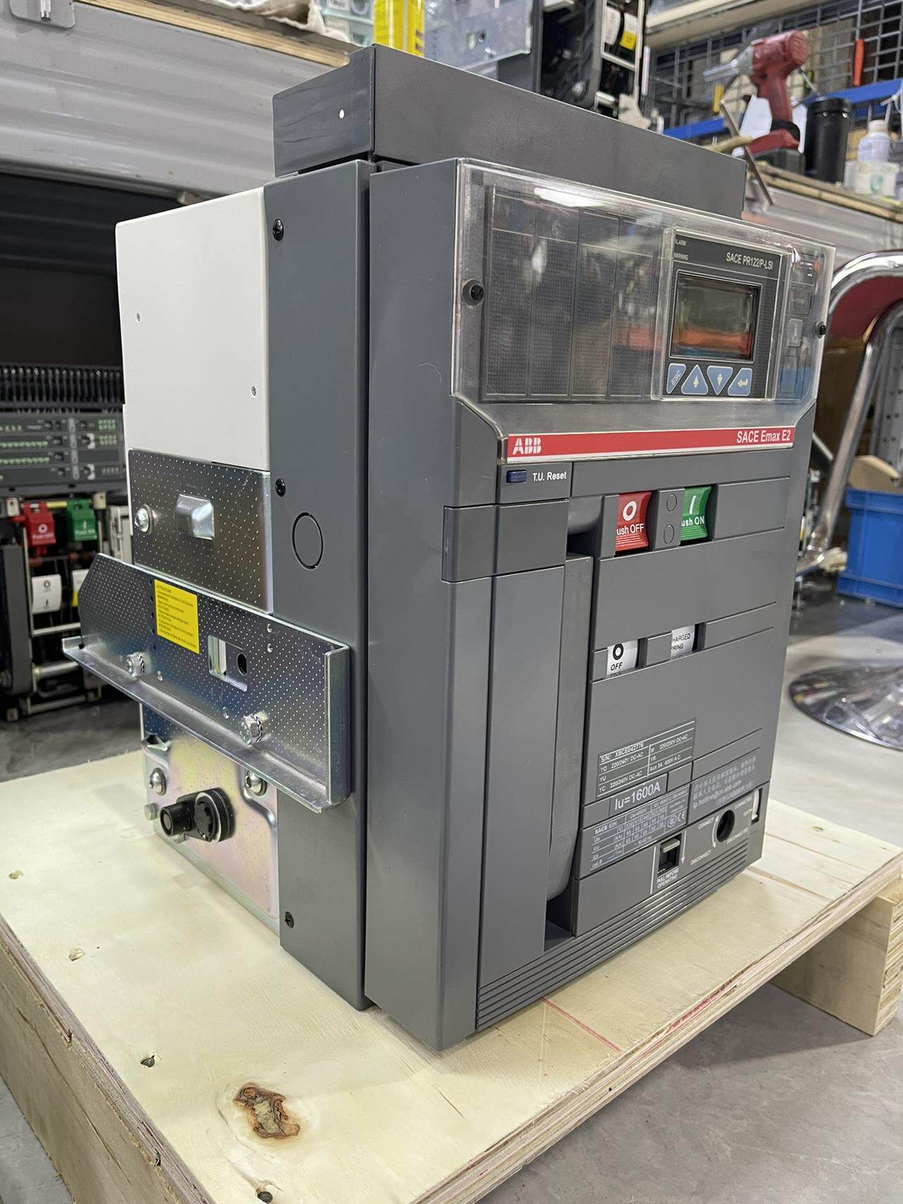 ABB SACE空气断路器 框架断路器E2N1600 R1600 PR122/P-LSIG WHR