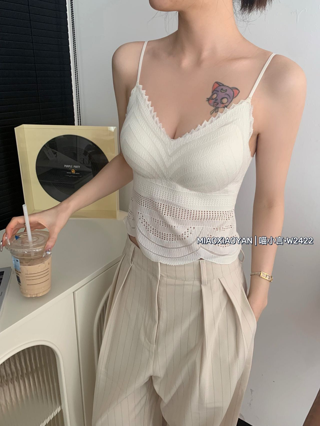 法式无痕蕾丝吊带背心女薄款自带胸垫内搭外穿美背文胸罩打底上衣