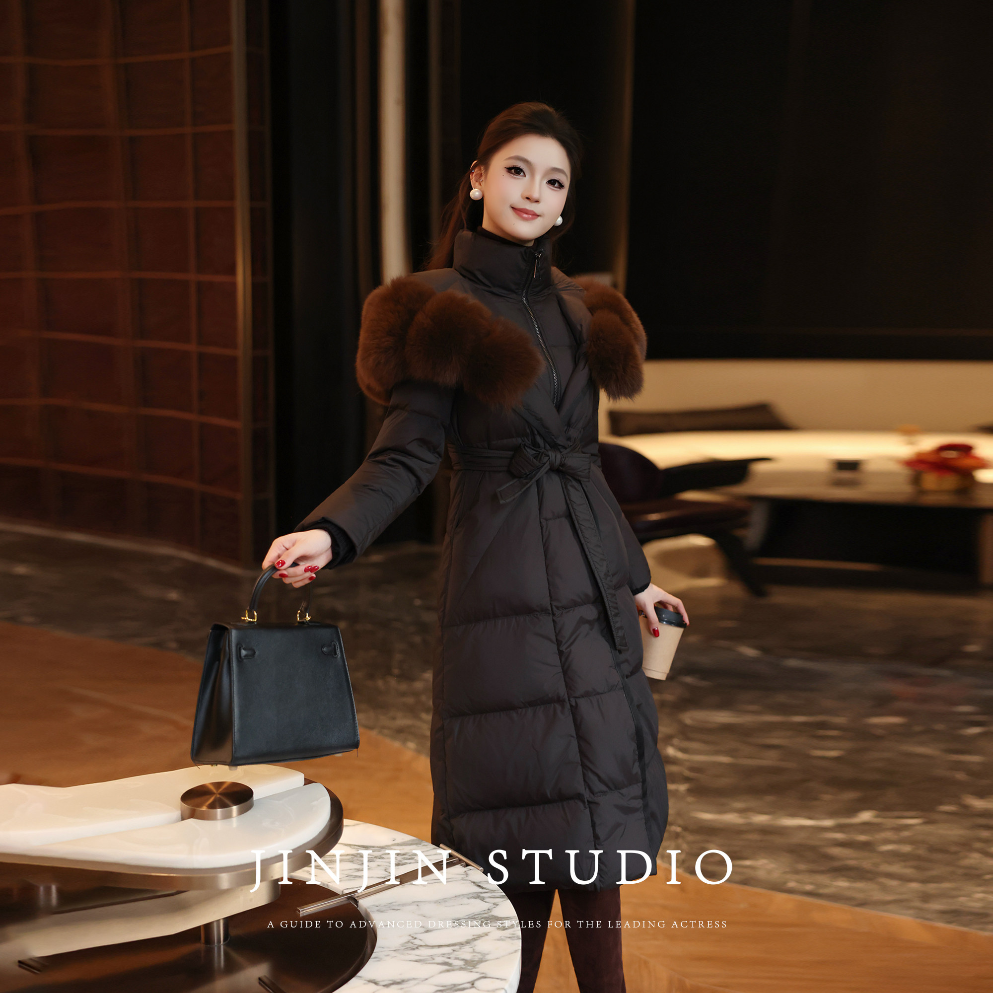 保暖白鸭绒轻奢狐狸毛羽绒服外套