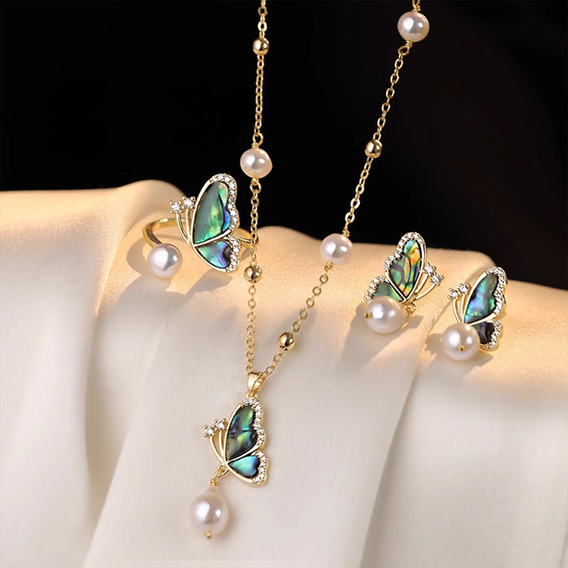 日本gentle motto淡水珍珠鲍鱼母贝蝴蝶项链女夏季百搭高级感