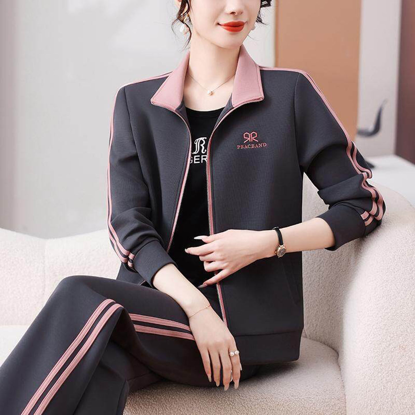 中年妈妈春装时尚撞色外套2026新款中老年运动服套装女春秋三件套