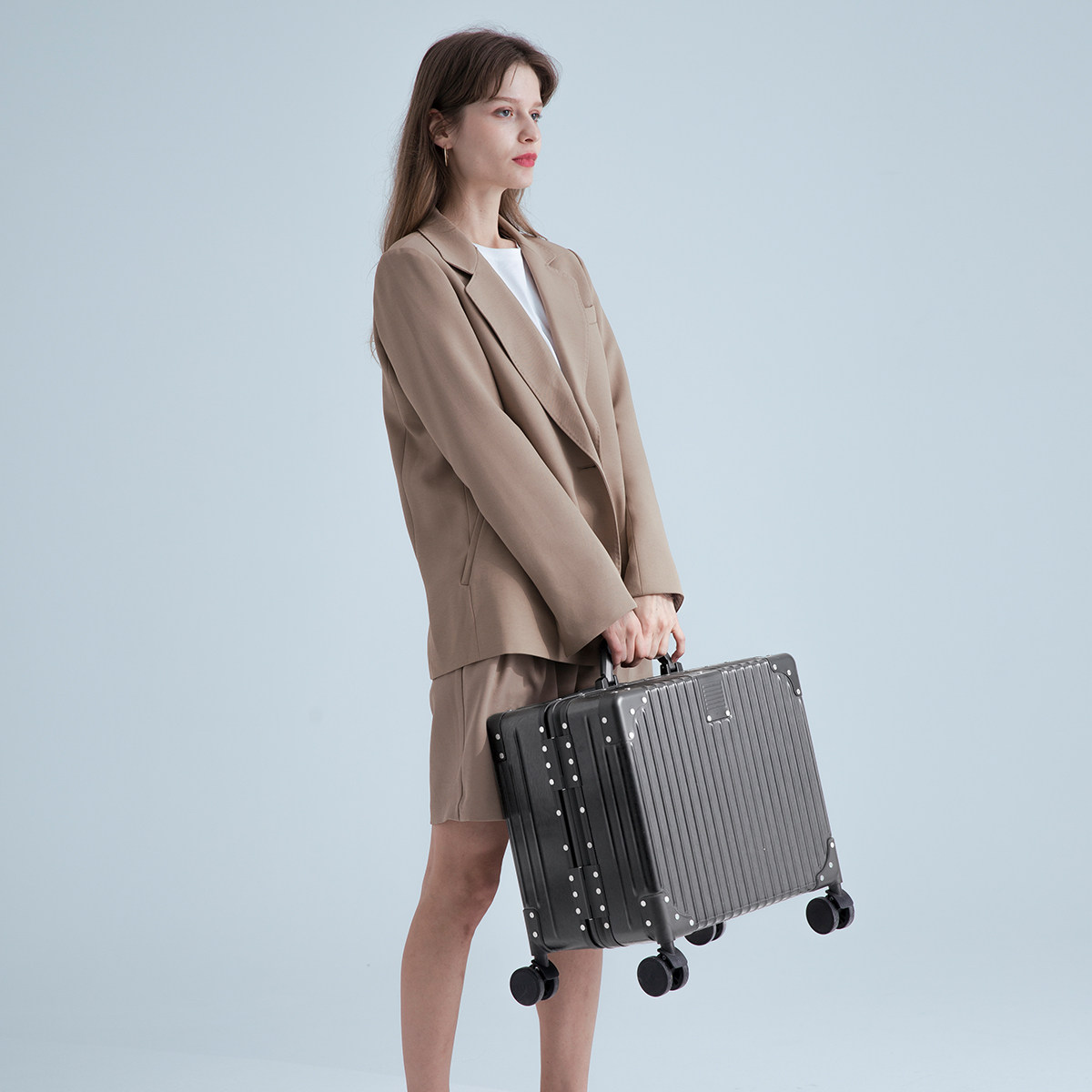 elle17寸万向轮商务铝框拉杆箱