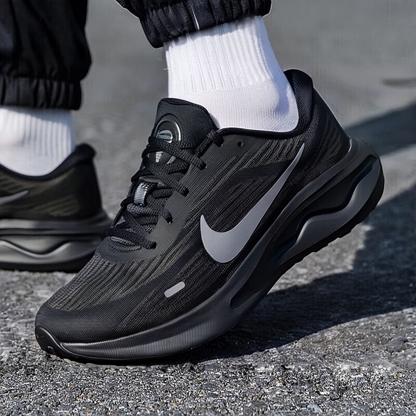 耐克 Nike男鞋黑色跑鞋轻便减震运动鞋休闲跑步鞋 FN0228-009