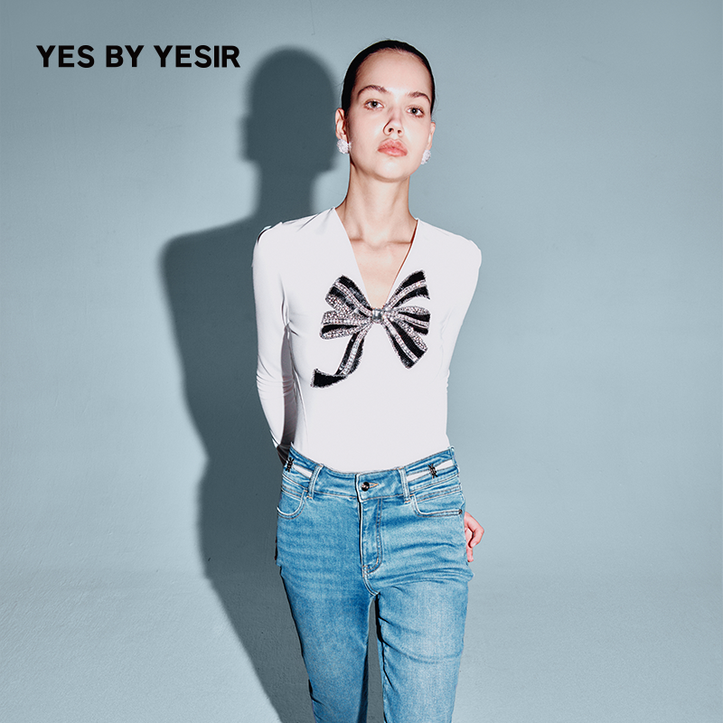 白镶钻蝴蝶结芭蕾连体针织衫