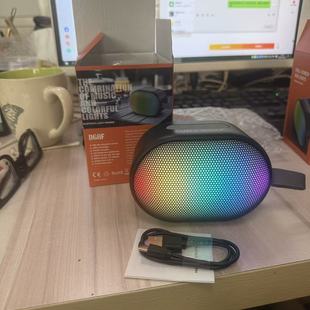 支持AUX 带RGB灯光 TF卡音质做工俱佳 WOLF蓝牙音箱5W 全新PUNK